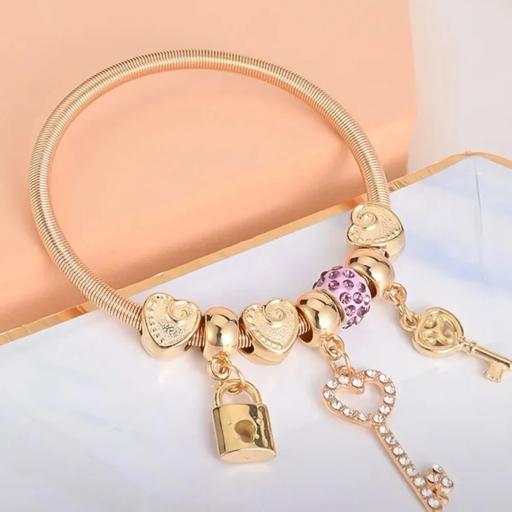 ✨ Lock & Key Charm Bracelet - Picture 4 of 5
